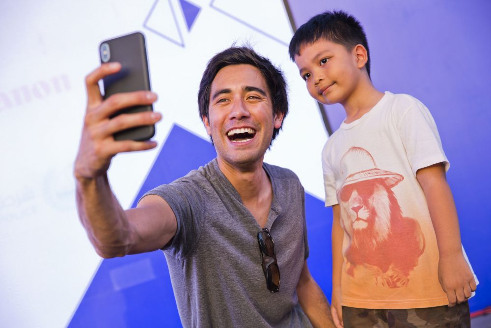 ZACH KING WORKS HIS MAGIC ON FANS AT THE NSTI'S FAMILY FESTIVAL (4/5)