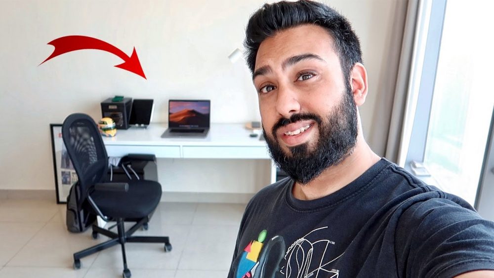 Tech Reviewer EMKWAN Shares His (Minimalistic) Desk Tour