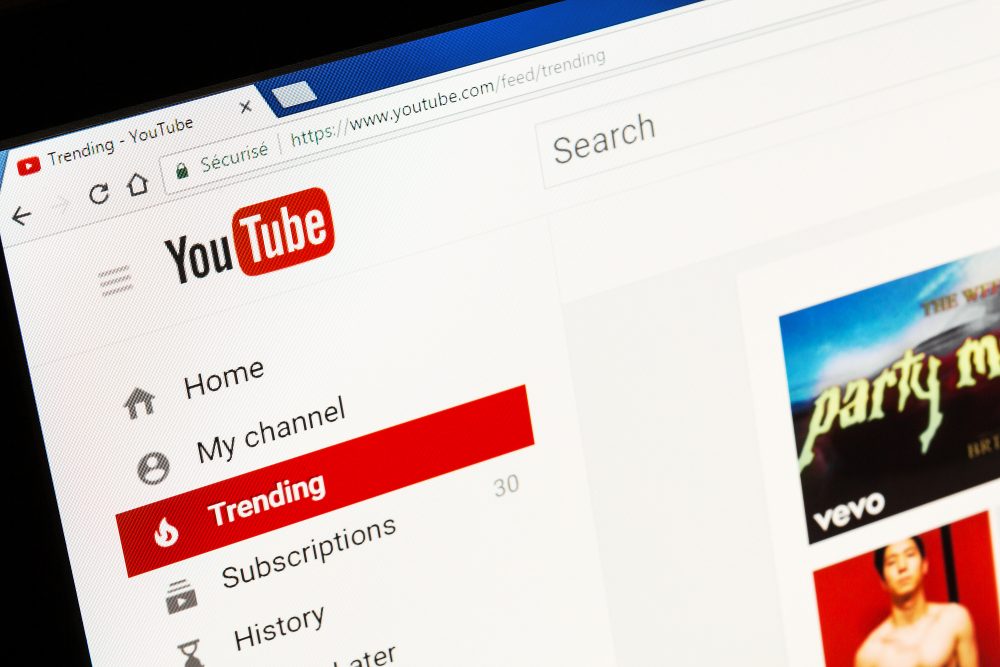 YOUTUBE WILL AUTOMATICALLY DOWNLOAD 500 OFFLINE SONGS FOR YOU?!