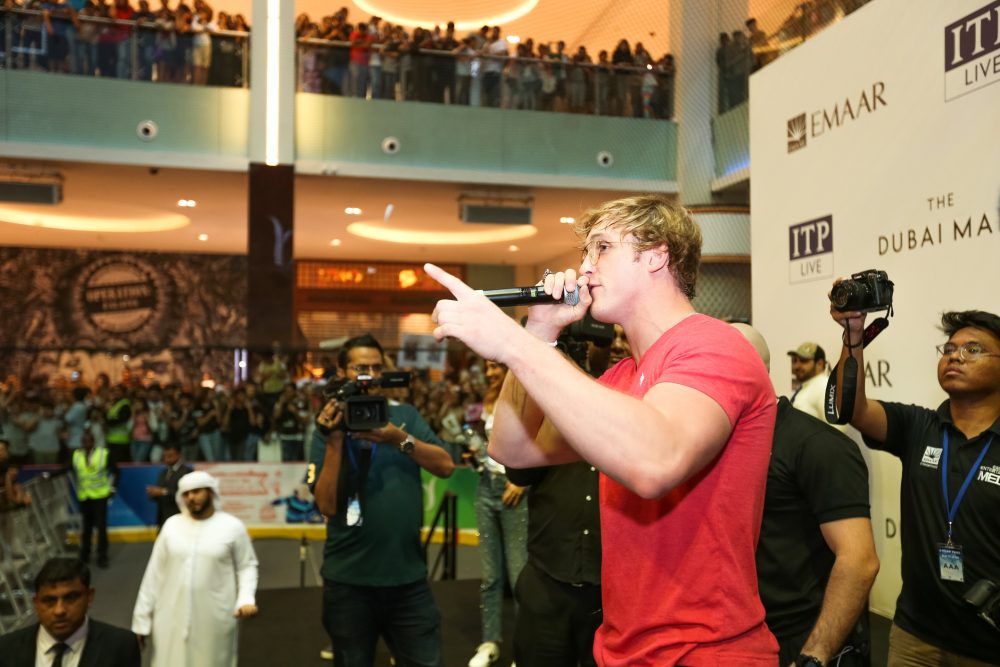360° VIDEO: LOGAN PAUL MEETS THOUSANDS OF FANS IN DUBAI MALL