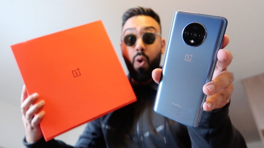 EMKWAN Shares A Special OnePlus 7T Unboxing