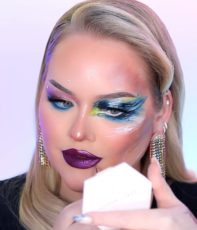 NikkieTutorials Reviews Halsey’s New Makeup Brand ABOUT-FACE