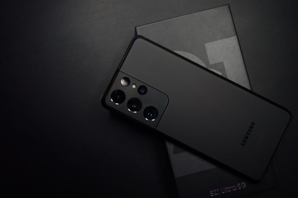 Should Content Creators Buy the New Samsung Galaxy S21 Ultra?