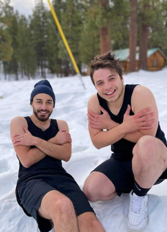 #KeepUsWarm: YouTube Family Freeze Themselves in Order to Support Refugee Rights