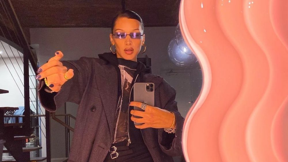 THE TRENDING SELFIE MIRROR