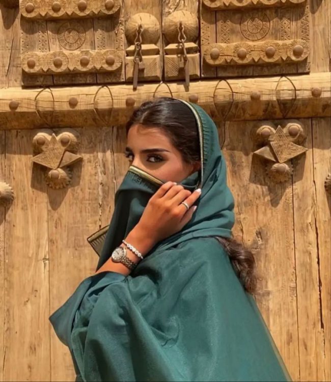 Saudi Arabia: Female Influencer