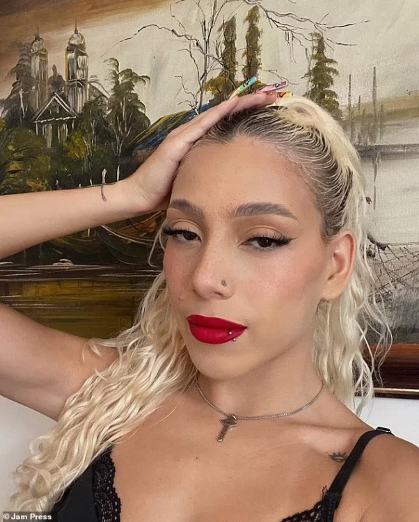 Brazilian influencer Juliana Rocha dies aged 25