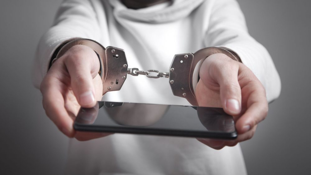 Signs and symptoms of social media addiction 2023